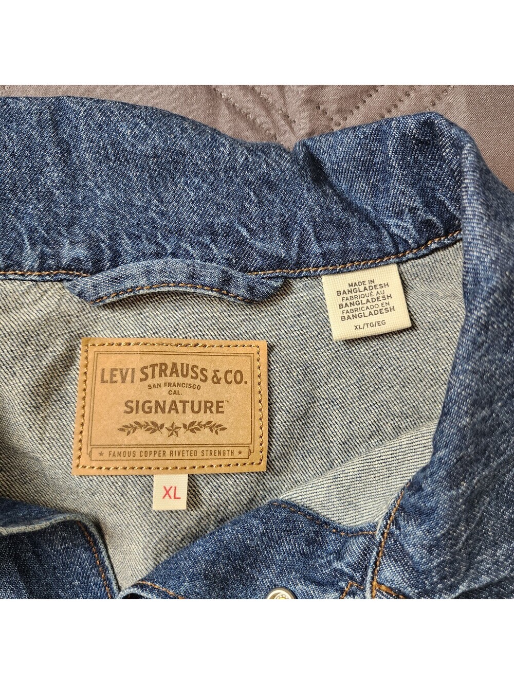 Levi Strauss Signature Easy Trucker Denim Jacket Relaxed Fit Women Large NWT - Picture 3 of 8